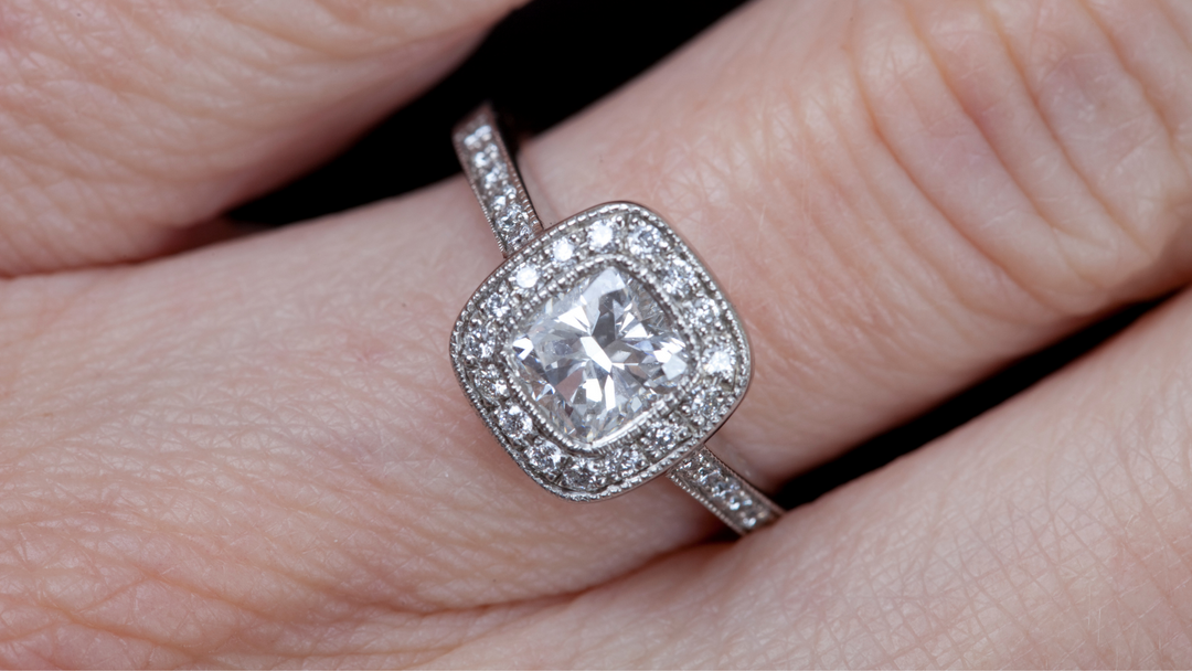 How Should Engagement Rings Fit?