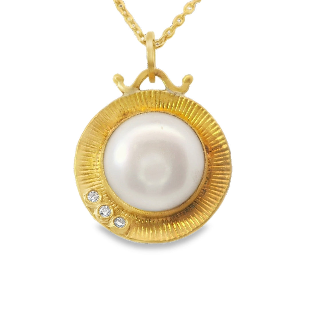 Pearl Pendant With Diamond Accents