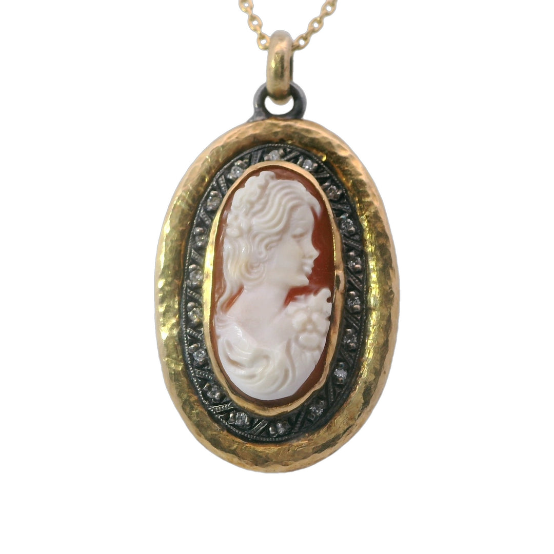 Cameo Pendant With 22 Diamonds