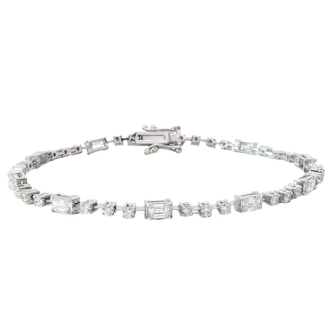 White Gold Bracelet With Round and Emerald Cut Diamonds Weighing 2.97cts