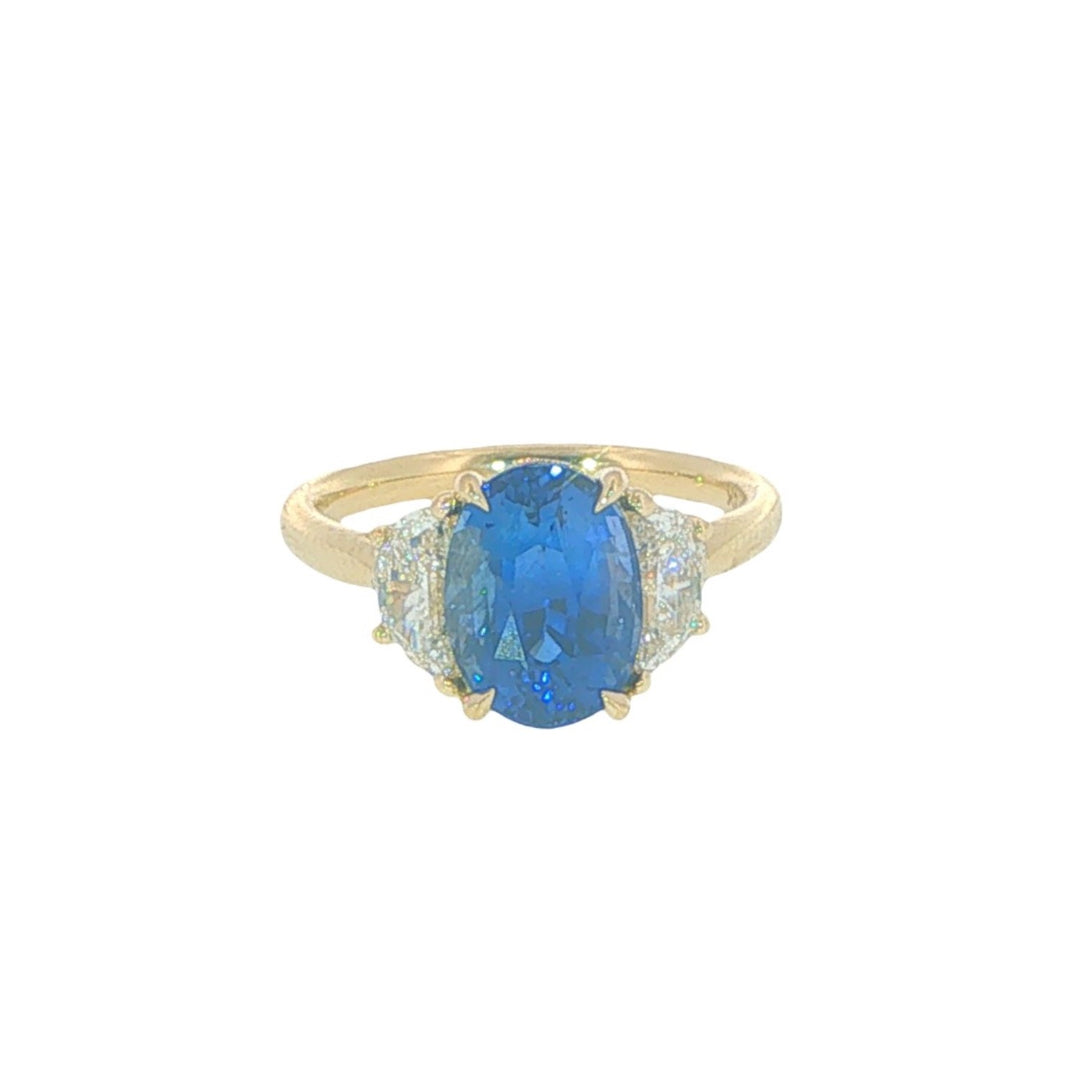 14K Yellow Gold Three Stone Ring With One Oval Blue Sapphire Center Stone And Two Half Moon Diamond Side Stones - Size 6.25