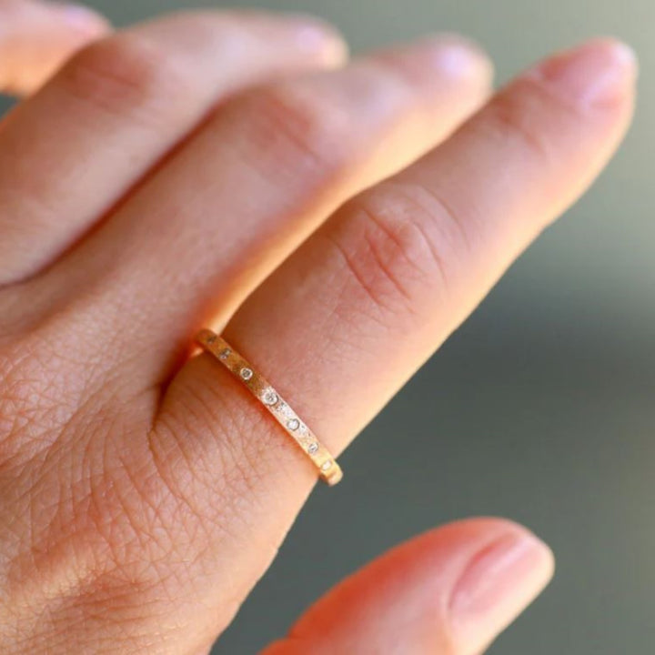 18K Brushed Yellow Gold Dunes Narrow Band With Diamonds - Size 6.5