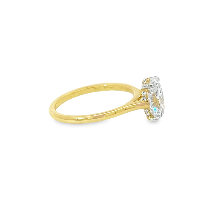 Kwiat Two Tone Oval Solitaire Engagement Ring - Size 6