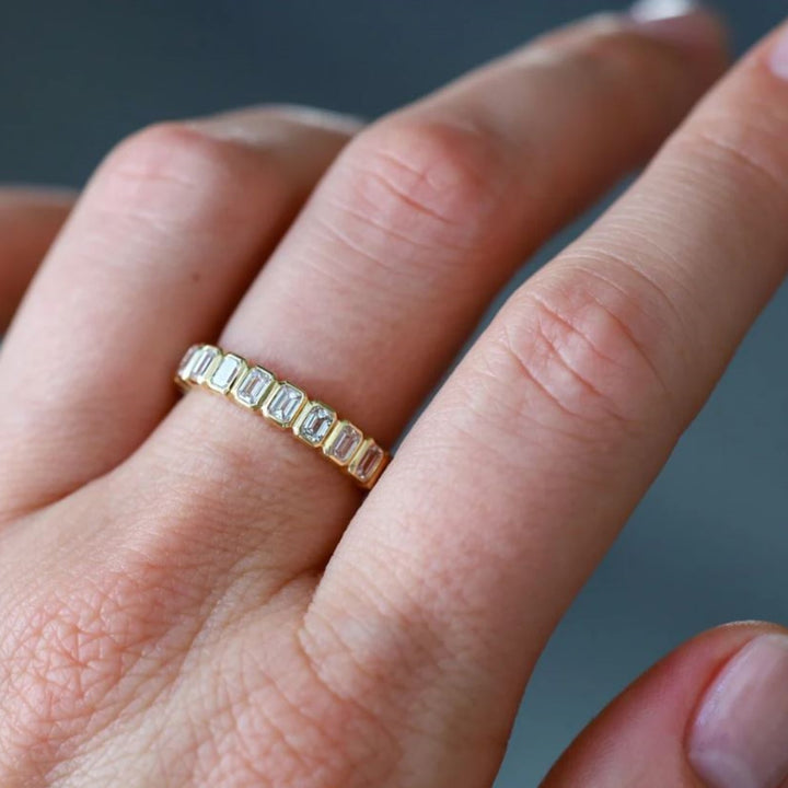 18K Yellow Gold Nea Bezel Set Eternity Band With Emerald Cut Diamonds - Size 6.5